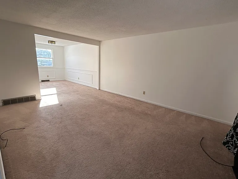205 Berehaven Dr — Photo 3