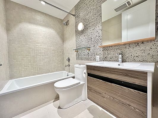 3rd image of 322 E 93rd St APT 4