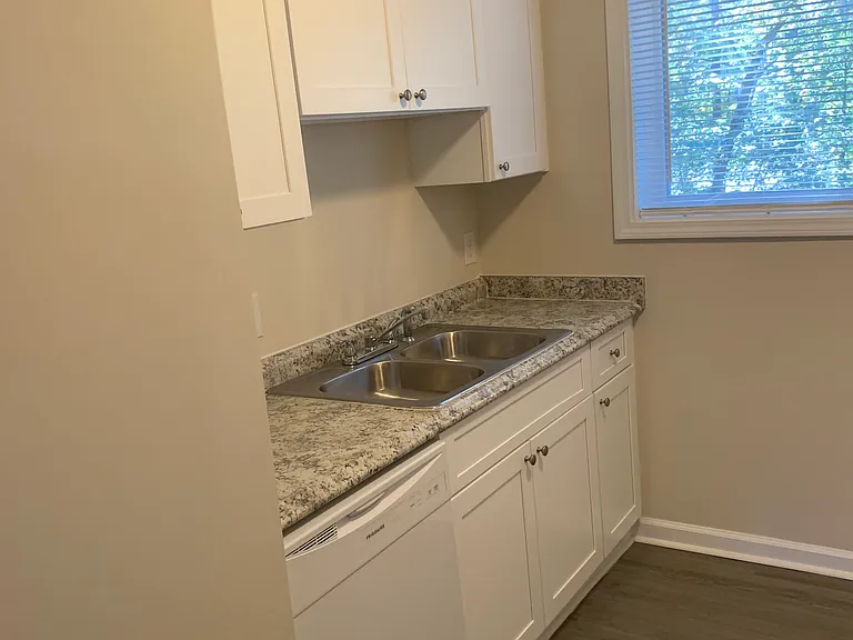 166 Anderson Ave NW — Photo 5