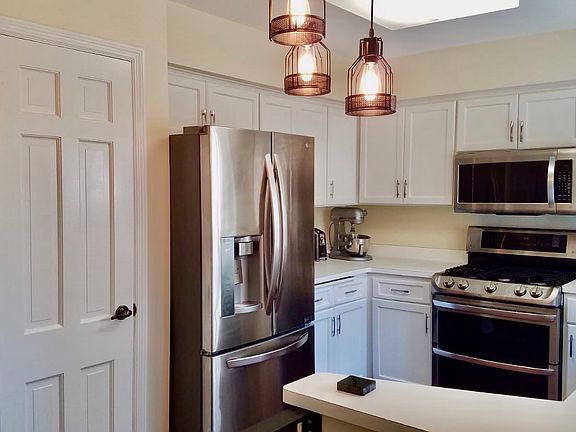 4th image of 3102 N Lake Dr #3102