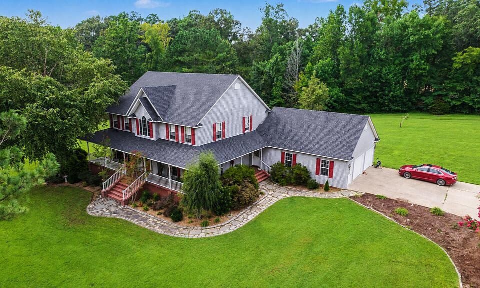 1st image of 521 Ellis Ln