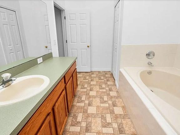 4th image of 228 Grantham Dr