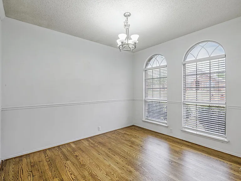 7611 Cordova Dr — Photo 4