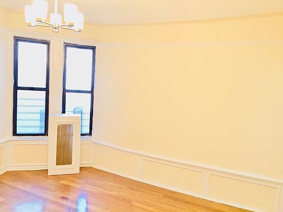 5th image of 324 Montgomery St APT B10