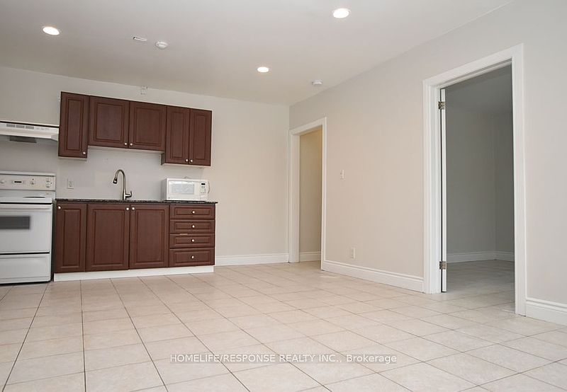 Toronto House for rent - 4 Bedrooms — photo 2