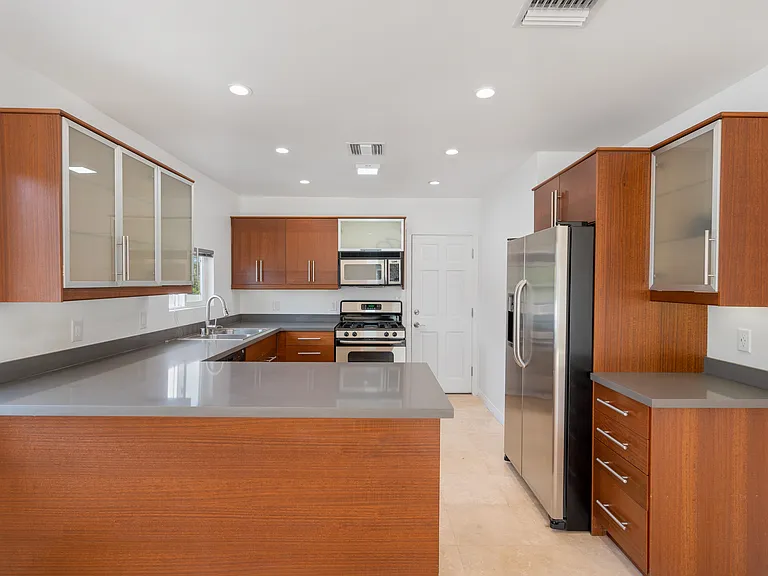 1117 S Cochran Ave #6 — Photo 13