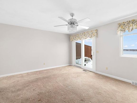 4th image of 4158 Post Rd #9