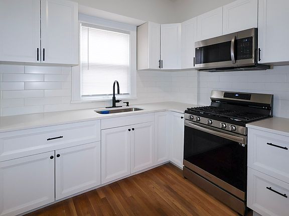 3rd image of 3513 Kingman Blvd