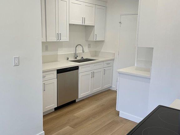 3rd image of 1475 S Beverly Dr APT 306