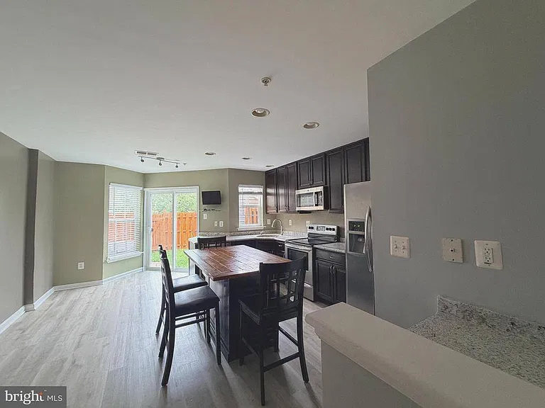 605 Tivoli Rd — Photo 5
