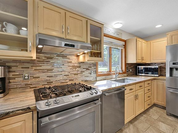 4th image of 38 Evergreen Dr