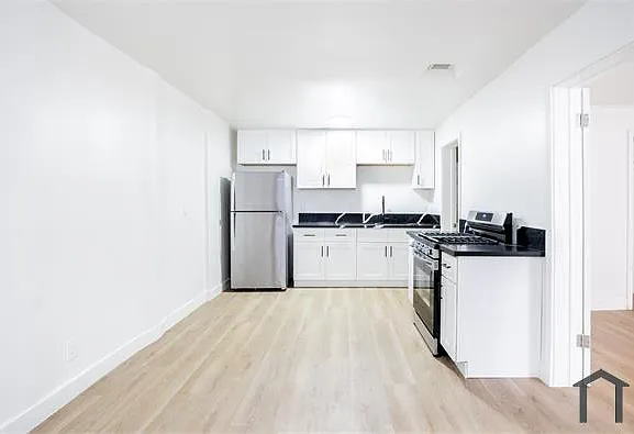1918 Grace Ave #3 — Photo 3