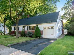 17 Cherry Ct, Cresskill, NJ 07626