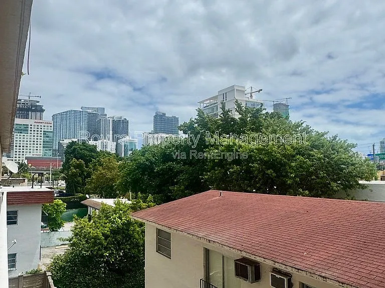 498 SW 6th St #303 — Photo 15