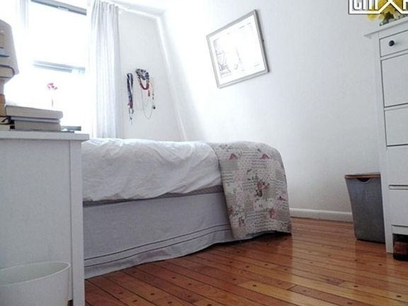 2nd image of 44 W 74th St #4B
