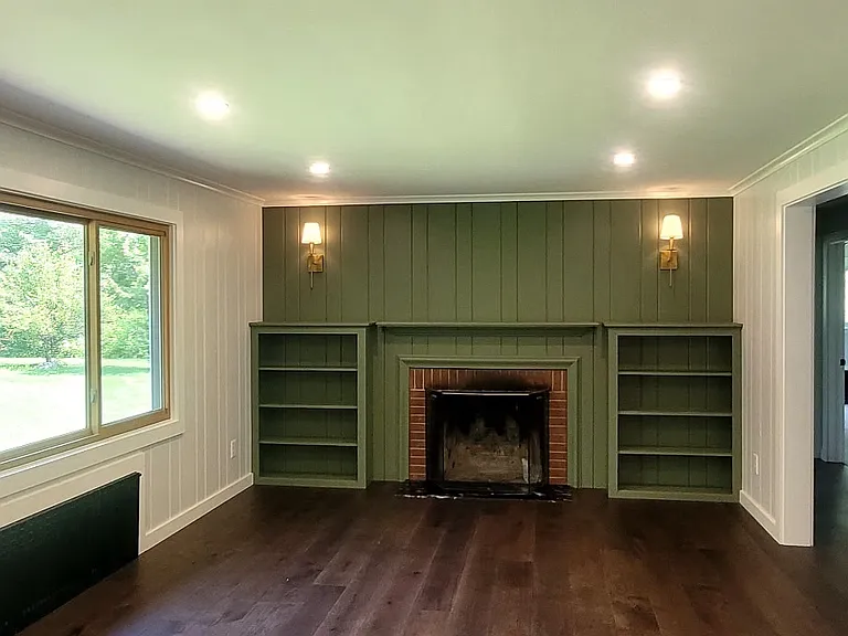 189 W Granby Rd — Photo 8