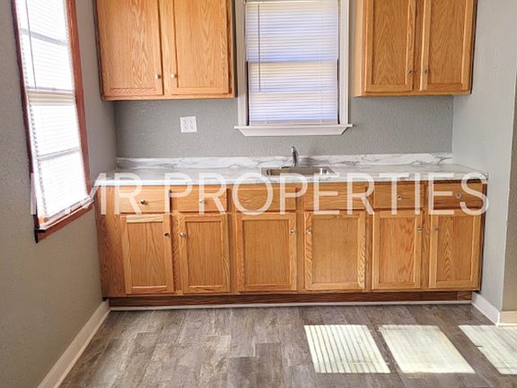 2nd image of 918 S 16th St
