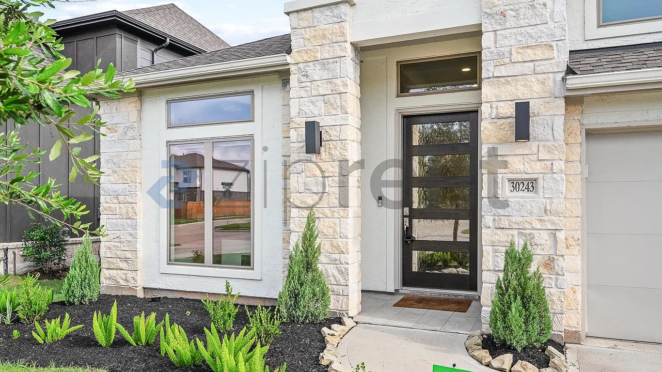 4 bed, 2407 sqft, $2,850 — Photo 3