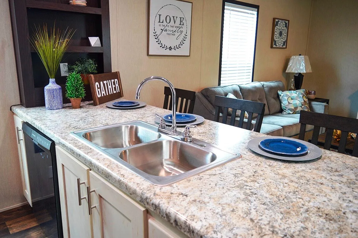 3 bed, 2.0 bath, 1080 sqft, $1,350 — Photo 4