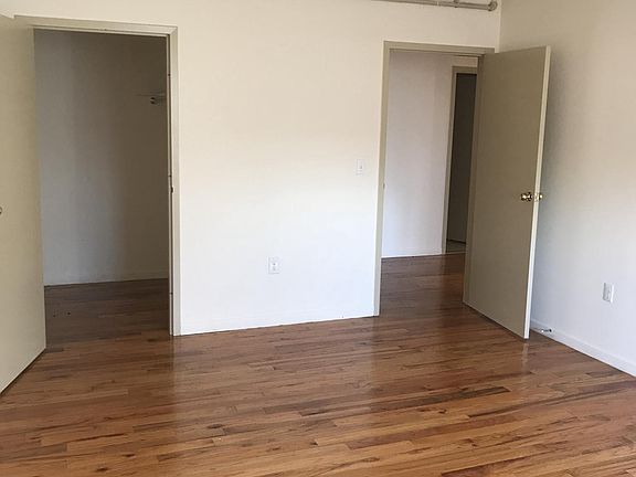 4th image of 42 Hilton Ave