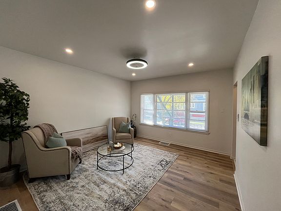 5th image of 128 E Lloyd St