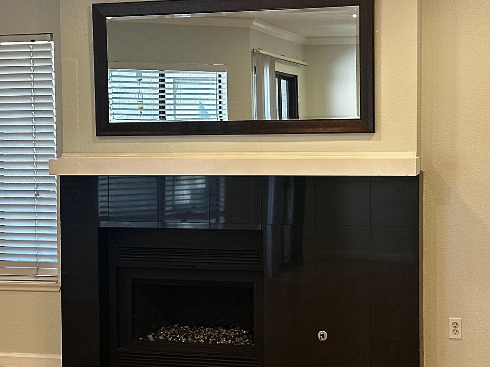 Gas fireplace