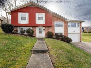 1323 Village Dr, South Charleston, WV 25309