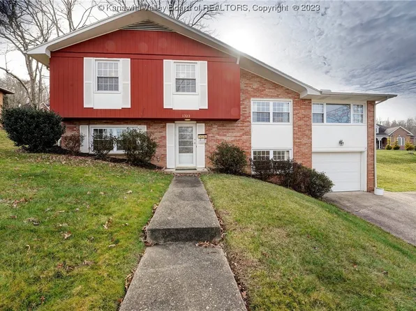 1323 Village Dr, South Charleston, WV 25309