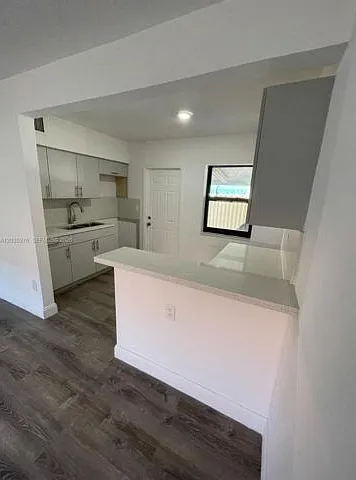 7360 SW 21st St — Photo 2