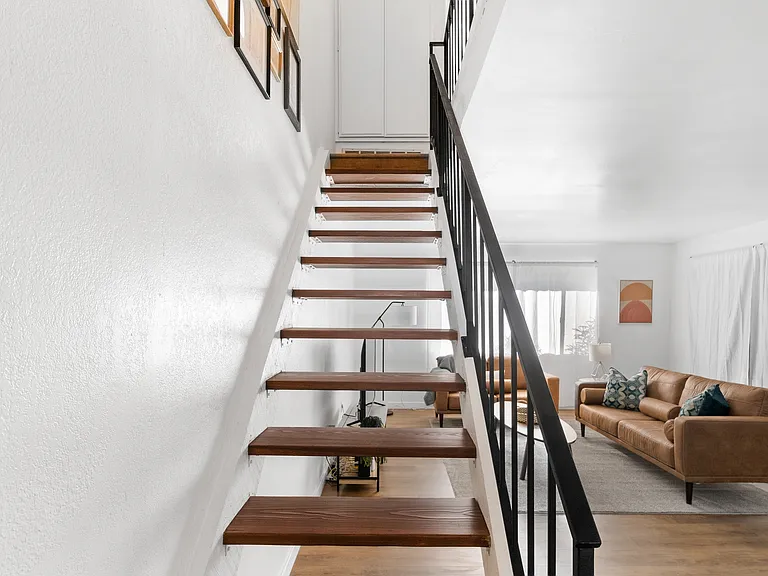 833 Wensley Ave — Photo 5