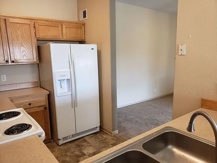 581 Woodson Ln — Photo 13