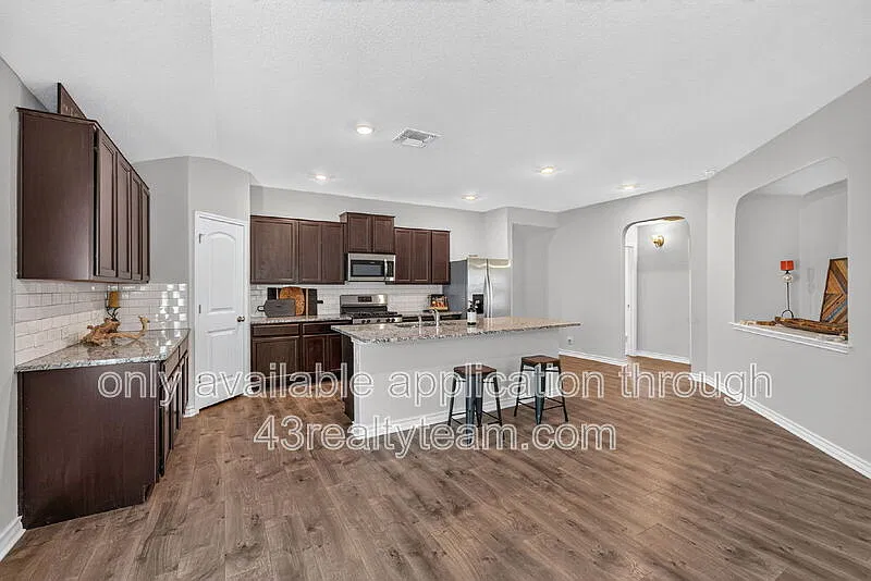 4 bed, 2.0 bath, 1795 sqft, $1,795 — Photo 4