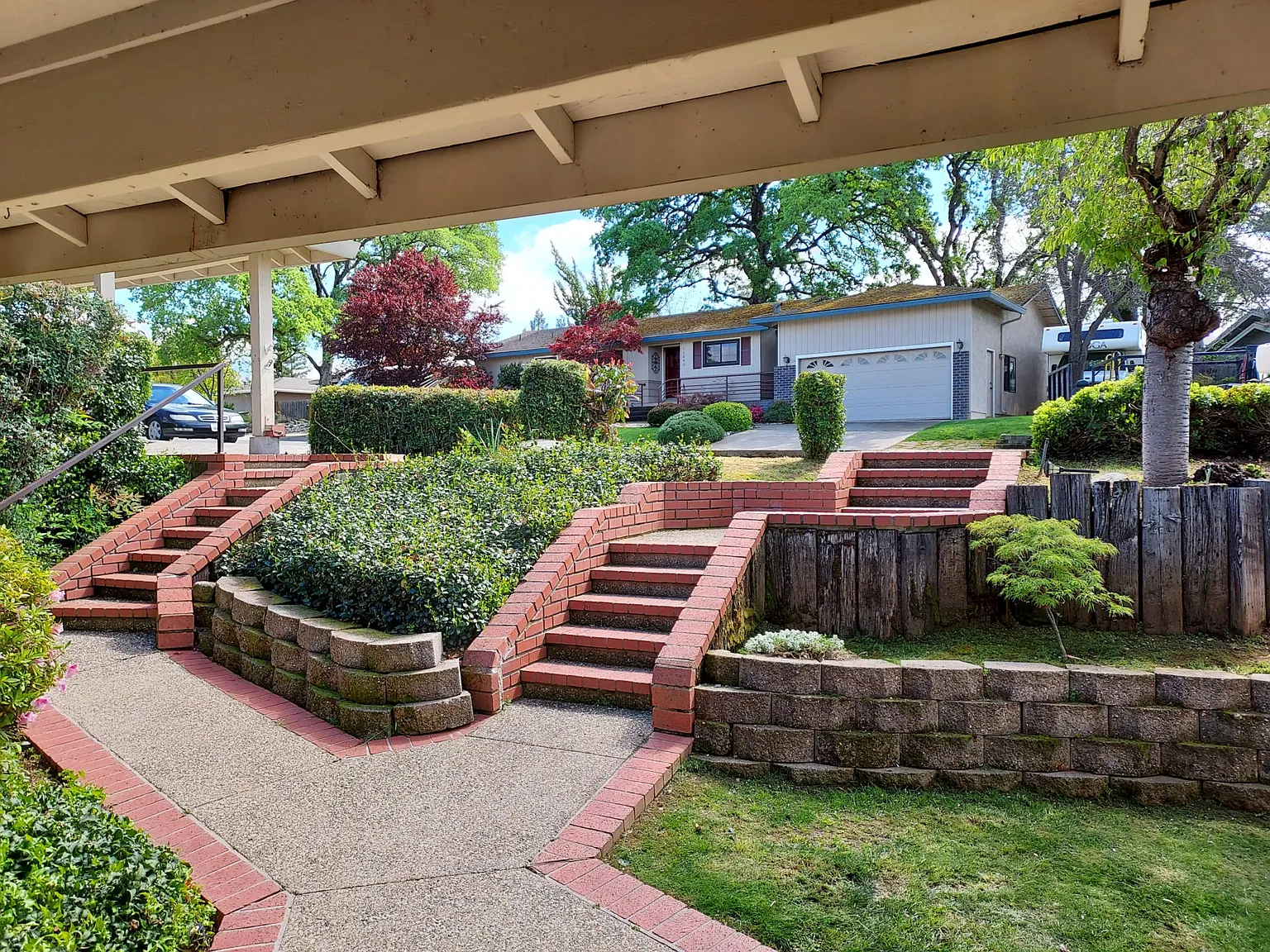 3 bed, 2400 sqft, $3,300 — Photo 4