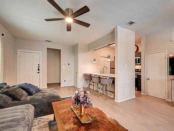 4th image of 7340 Skillman St APT 808