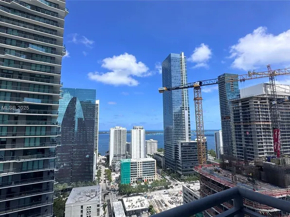 60 SW 13th St APT 2402, Miami, FL 33130