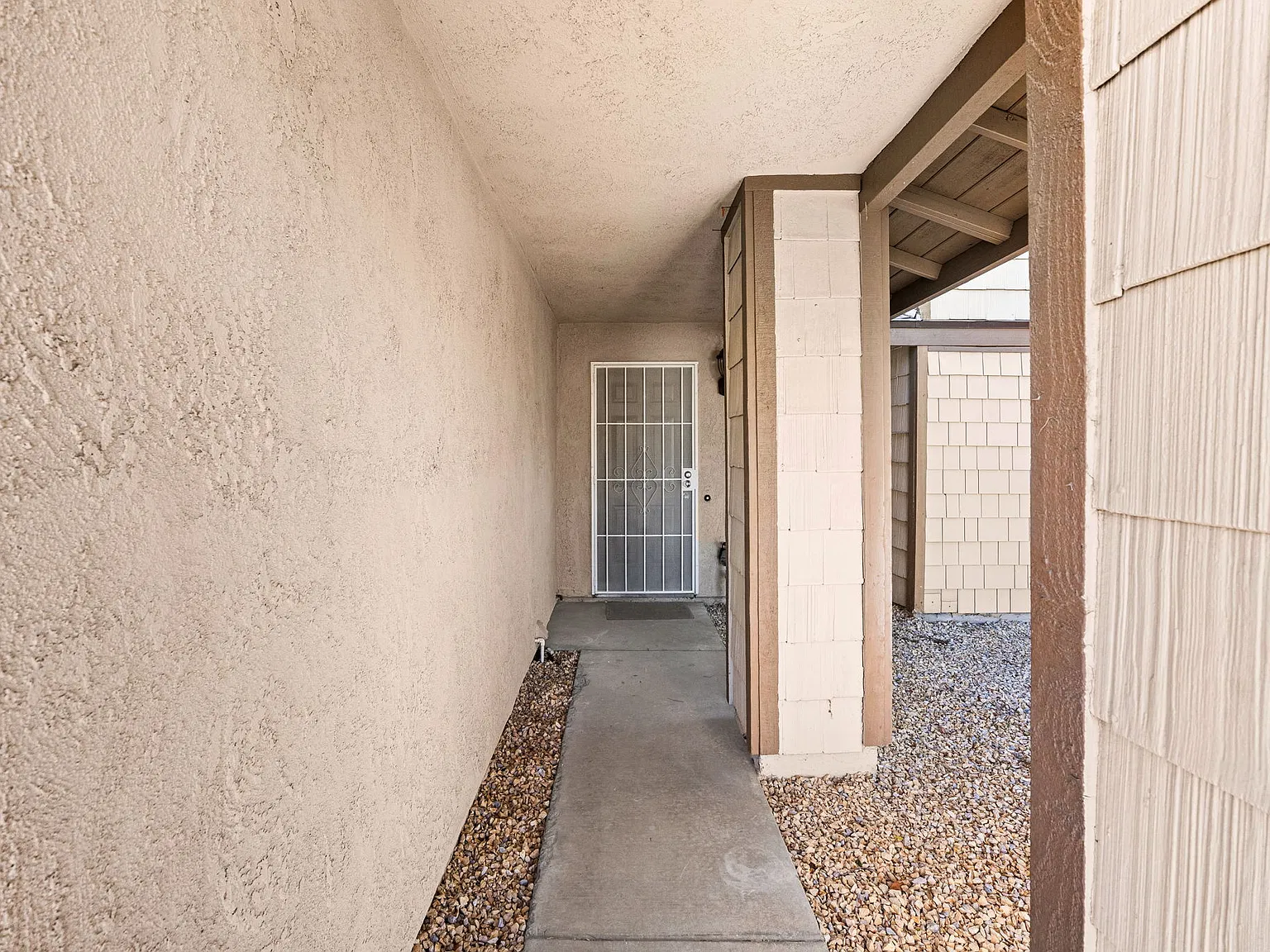 3 bed, 1316 sqft, $2,675 — Photo 2