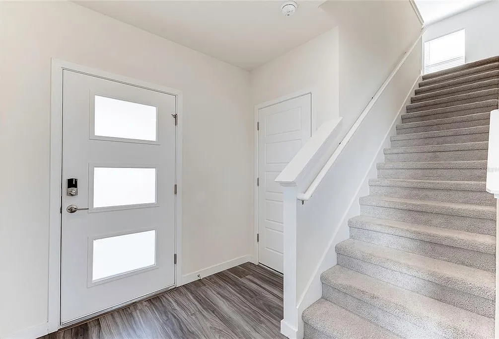 4 bed, 2.5 bath, 2260 sqft, $2,500 — Photo 3