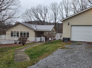 61 Leslie St, Cowen, WV 26206