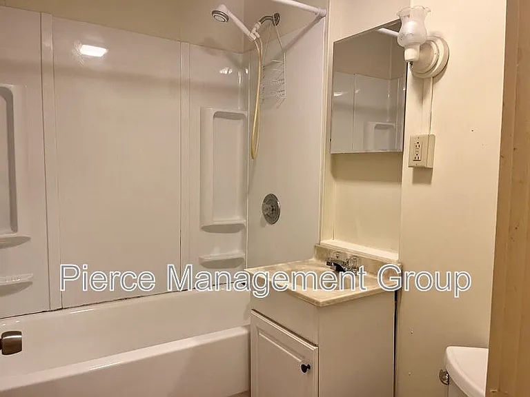 421 Hanover St #5 — Photo 5
