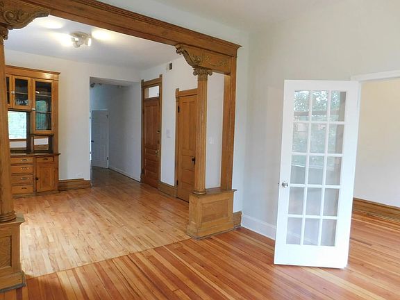 4th image of 1128 N Winchester Ave #2F