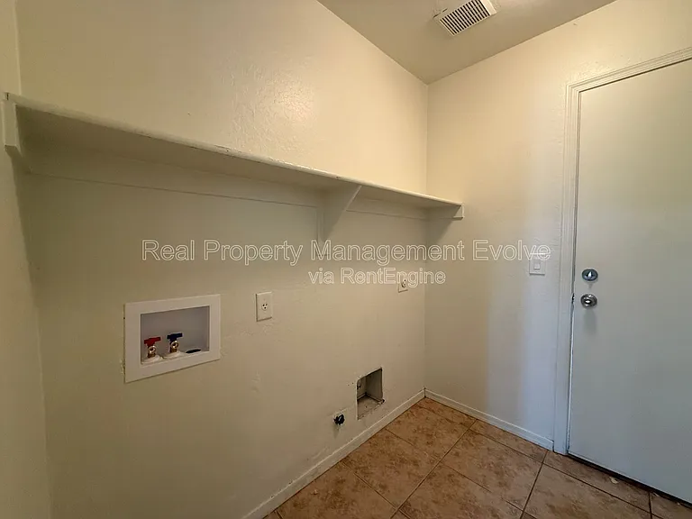 1225 W Shumway Farm Rd — Photo 25