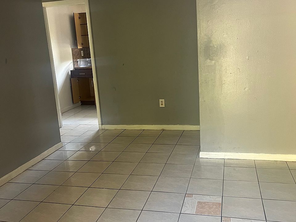1st image of 479 NE 71st St #479