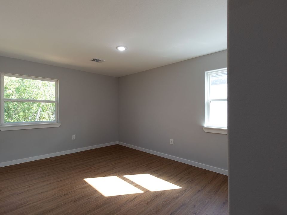 2nd image of 7415 Shotwell St