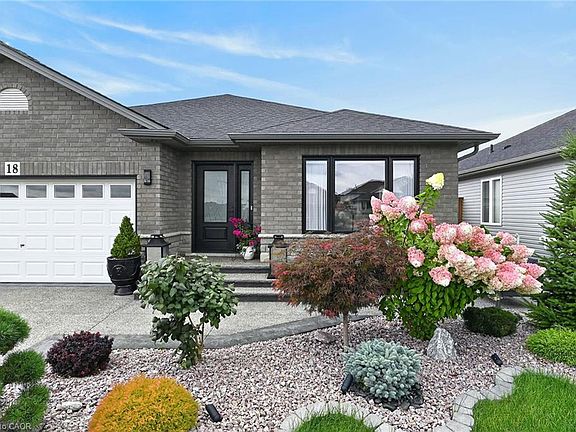 3rd image of 18 Linda Cres