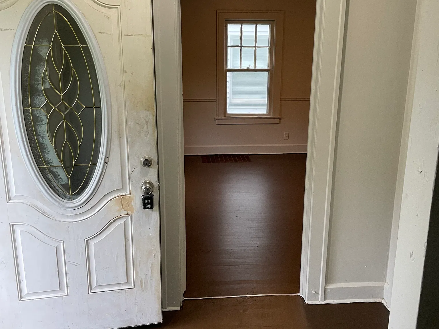 3 bed, 1900 sqft, $1,275 — Photo 1