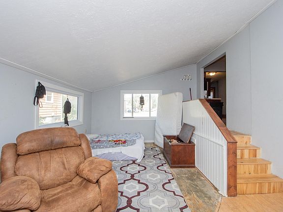 2nd image of 509 Center Ave E