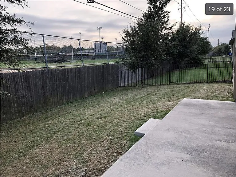 10501 Luke Ct — Photo 18