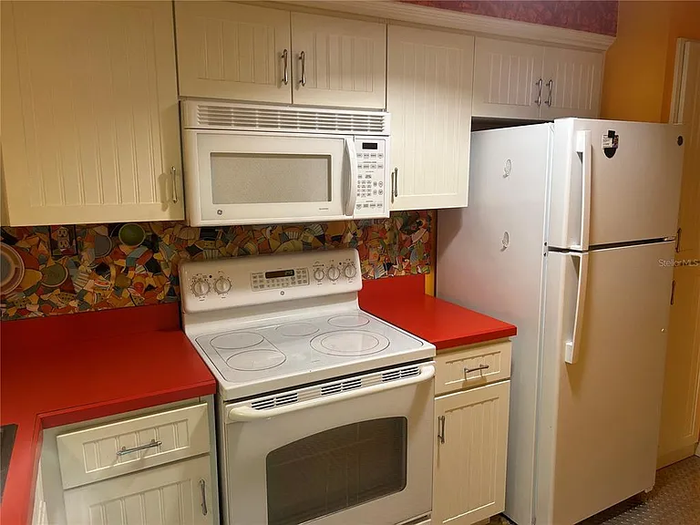 445 32nd Ave N #E109 — Photo 8