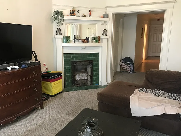 688 34th St — Photo 3