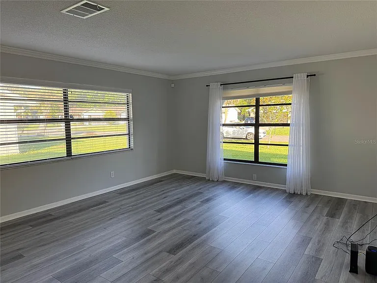 16 Courtney Pl — Photo 8